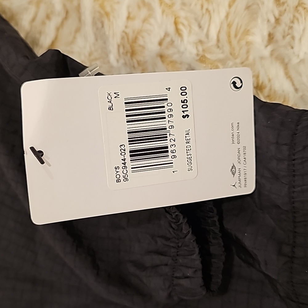 NWT Jordan wind Breaker - Picture 2 of 10
